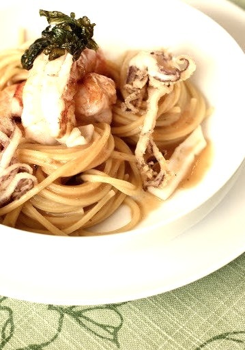 Spaghetti Alla Chitarra Alla Bisque Di Gamberi, Con Gamberi Scottati E Calamari In Due Cotture